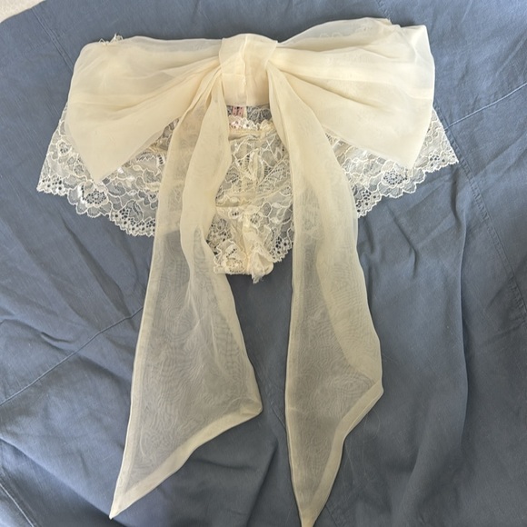 Gorgeous Victoria’s Secret panty - Picture 2 of 3